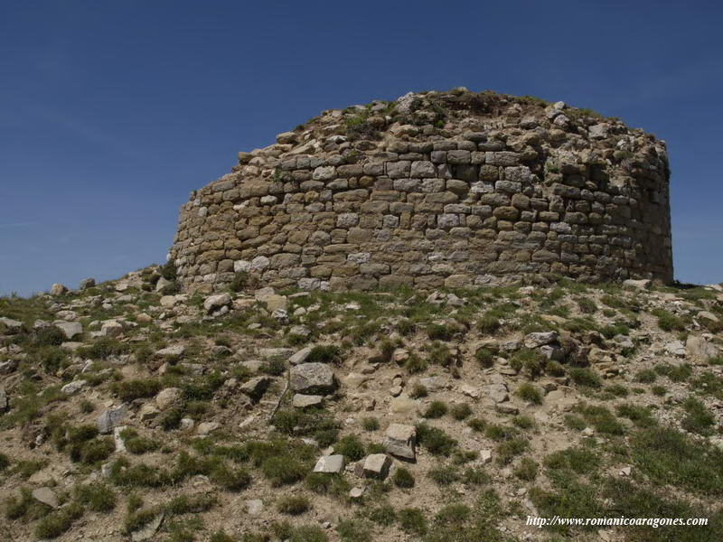 DETALLE DE LA BASE DE LA TORRE